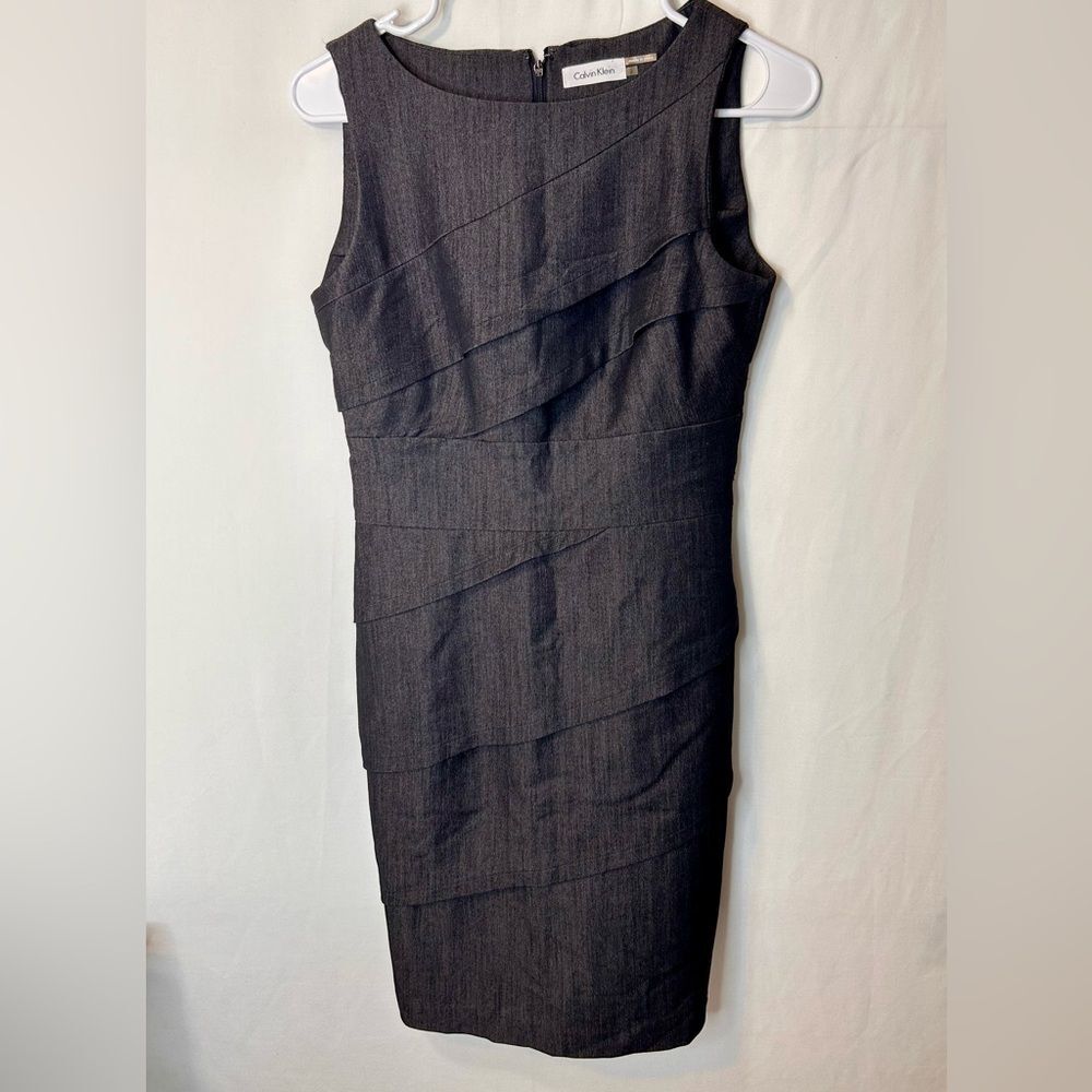 Calvin Klein Multi Tiered Sleeveless Shift Dress
Charcoal Gray . Size 2
